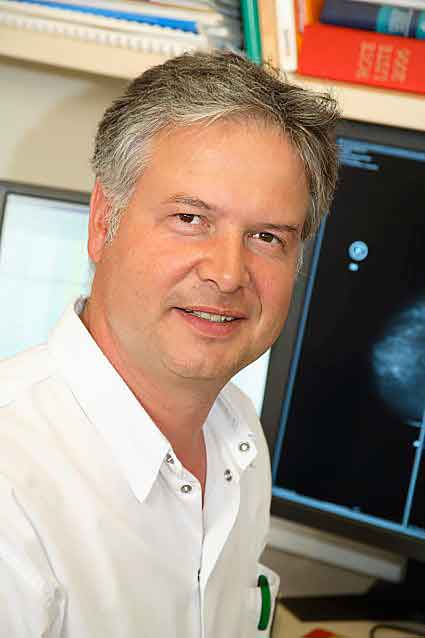 Dr. Thilo Töllner ist Leitender Arzt der Mammadiagnostik im MVZ Klinik Dr. ...