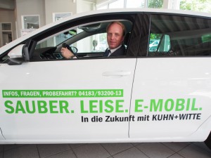 Freut sich über jede Anfrage: VW-Verkaufsleiter Kalle Hintmann im E-Golf.