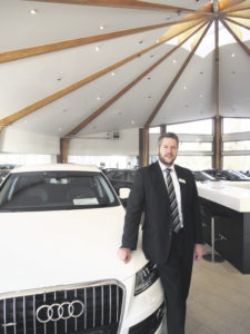 Christoph Munkwitz ist Audi-Verkaufsberater im Außendienst und regelmäßig an den Spreckelsen- Standorten in Stade, Zeven und Bremervörde anzutreffen. Foto: Wolfgang Becker