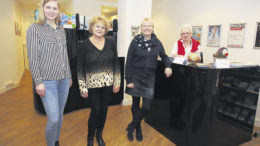 Tolles Team: Katharina Sinningen (von links), Christine Sülau, Citymanagerin Melanie-Gitte Lansmann und Heidemarie Bergmann in der neuen Harburg-Info.