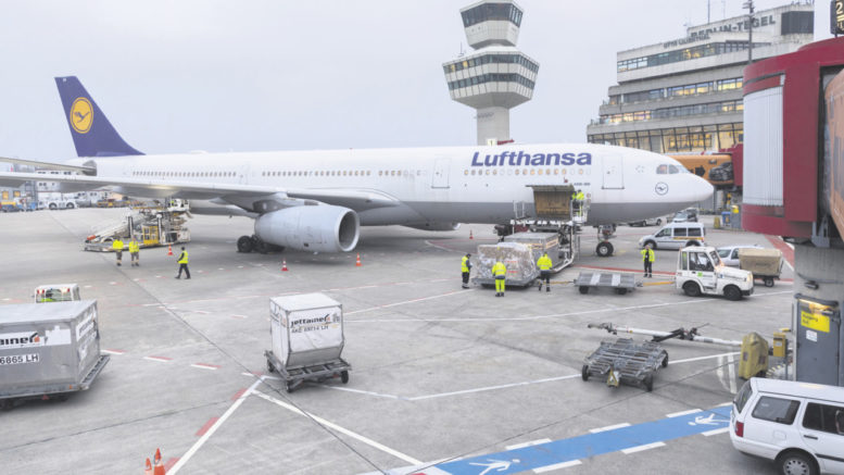 Lufthansa setzt den Airbus A330-300 ein, um die gestrichenen Air-Berlin-Flüge von Berlin nach New York zu ersetzen. Auf Dauer soll jedoch die Billigflug-Tochter Eurowings diese Flüge übernehmen. Foto: Günter Wicker / Flughafen Berlin Brandenburg