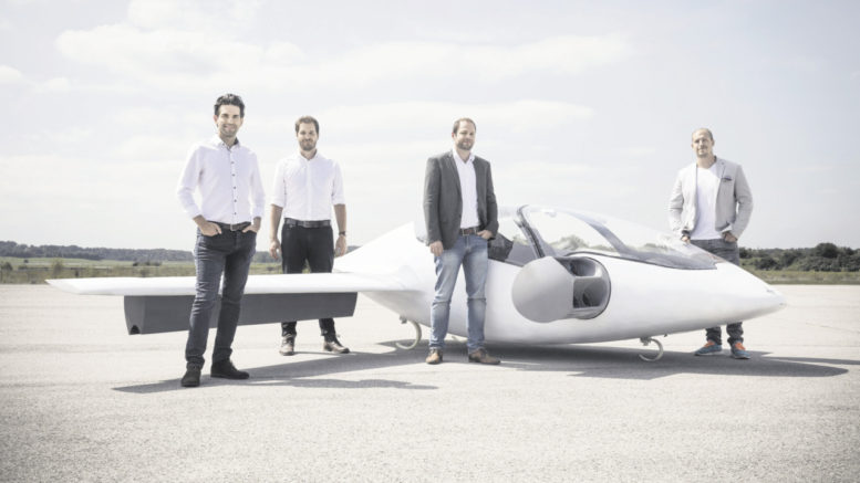 Sie haben den visionären Lilium Jet in die Luft gebracht (von links): Daniel Wiegand (CEO), Sebastian Born (Head of Mechanics), Matthias Meiner (Head of Flight Control) und Patrick Nathen (Head of Aerodynamics), allesamt Absolventen der Technischen Universität München. Fotos: Lilium