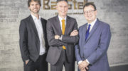 Sie sind ein eingespieltes Team: Daniel Richrath (von links), Frank Oetjen und Wolfgang Voß. Foto: Hamburger Volksbank