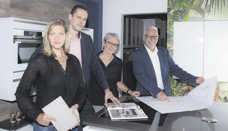 Das Team von „Lebenstraum Küche“ in Hollenstedt: Kerstin Schüssler (von links), Sascha Harangozo, Liesel Barth und Michael Schüssler.