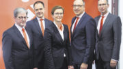 Sie haben die Sparkasse in fünf Geschäftsbereiche aufgeteilt (von links): Henning Arens (Servicebank), Torsten Schrell (Innovationsbank), Janina Rieke (Businessbank), Thomas Piehl (Gesamtbank) und Michael Jurr (Hausbank).