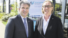 Hauptgeschäftsführer Bernd Wiechel (links) und AV-Präsident Heiko A. Westermann blicken zufrieden auf die Arbeit des Verbandes und die Mitgliederentwicklung zurück.
