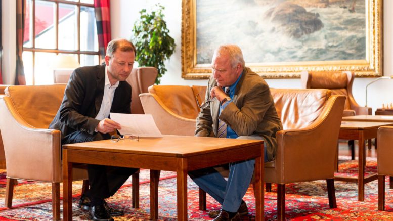 Mit Zuversicht durch die schweren Wochen: Sven Oliver Schmidt (l.) und Niklaus Kaiser von Rosenburg halten den Baseler Hof durchgehend offen