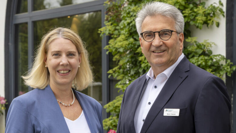 Bernd Wiechel übergibt seine Aufgabe an Wiebke Krohn, die zum 1. Januar 2027 Hauptgeschäftsführerin wird.